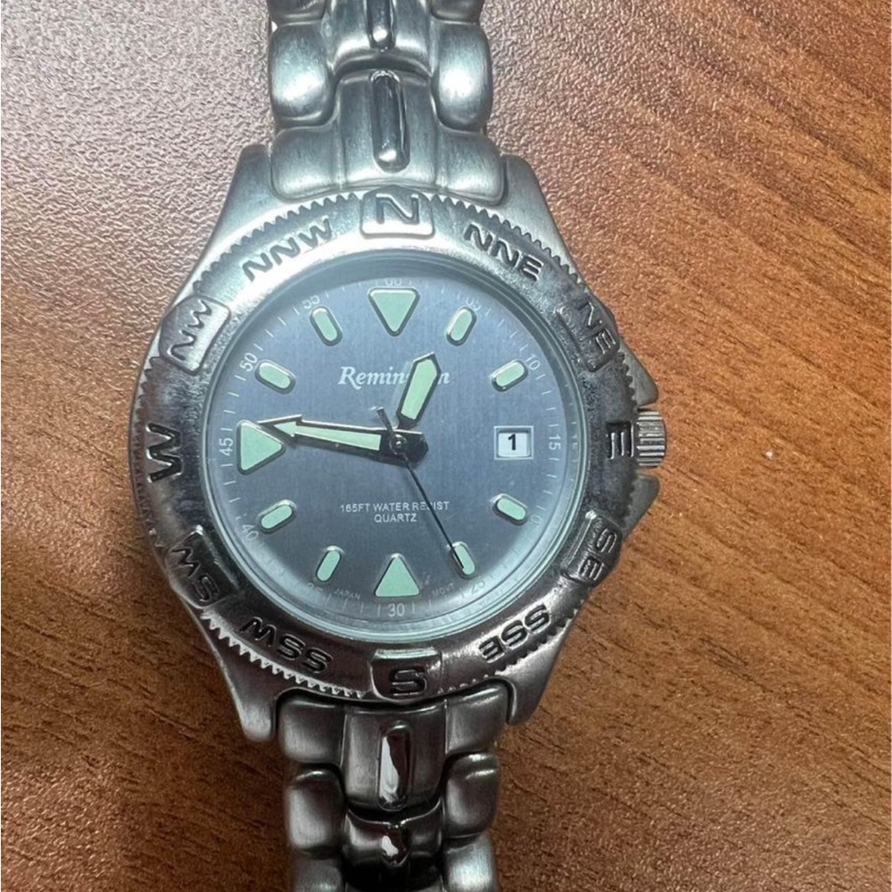 Men's Vintage Remington 165
Ft Water Resistant Quartz
Stainless Steel Watch